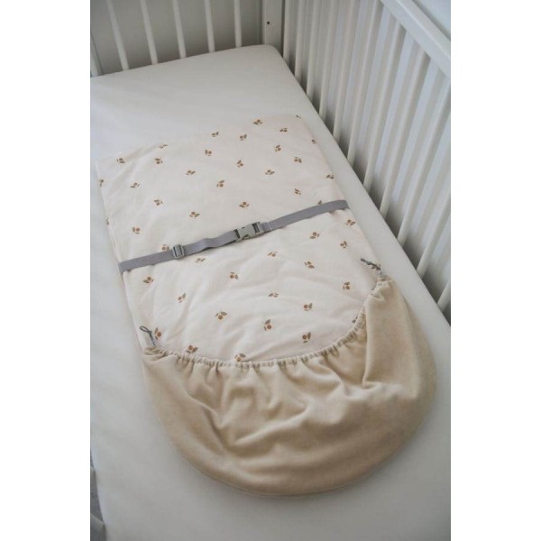 Tiny Star Carseat Footcover Cranberry Ivory Tiny Star Carseat Footcover Cranberry Ivory