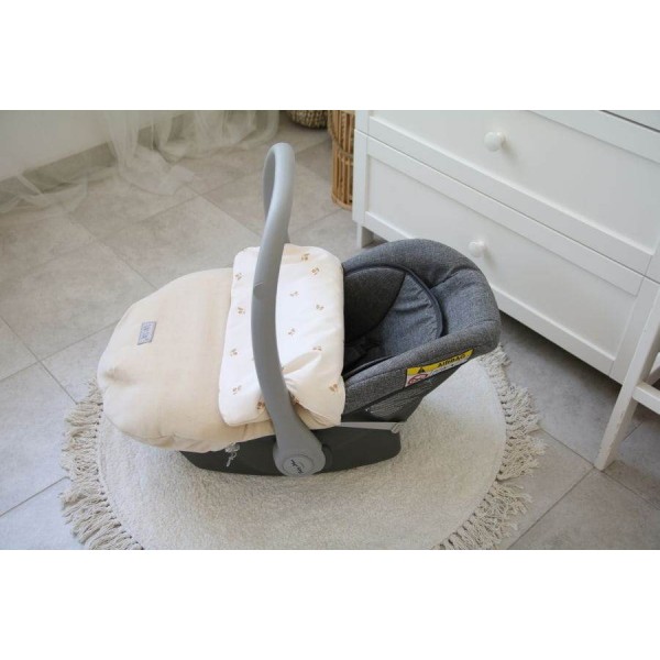Tiny Star Carseat Footcover Cranberry Ivory Tiny Star Carseat Footcover Cranberry Ivory