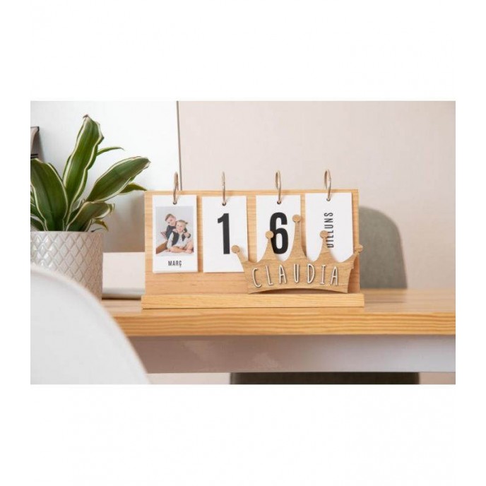 Vintiun Personalised Plaque Crown Wood