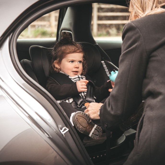 Red Kite Carseat I-Size ISOfix 360 Hoop Black (40-150cm) Red Kite Carseat I-Size ISOfix 360 Hoop Black (40-150cm)